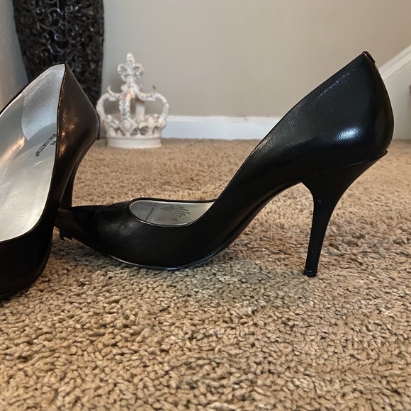 Black leather pointy-toe high heeled pumps size 9 - Picture 2 of 4